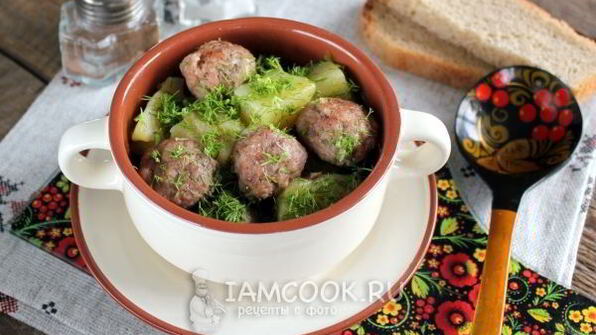 тушеная картошка с фрикадельками