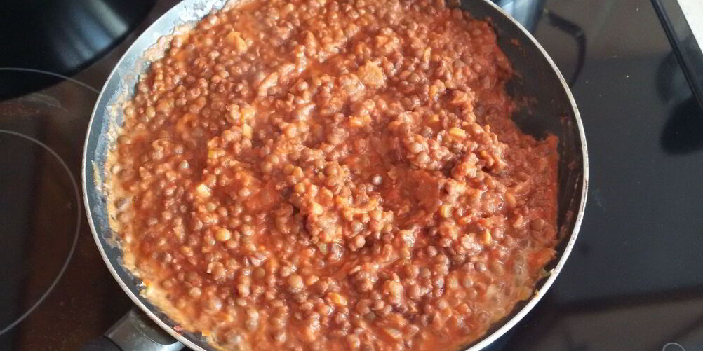 Рецепт чечевицы с чесноком в томатном соусе