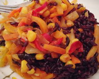 Черный рис с китайской заправкой