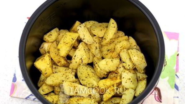 картофель по-деревенски в мультиварке