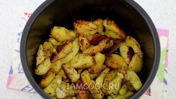 картофель по-деревенски в мультиварке