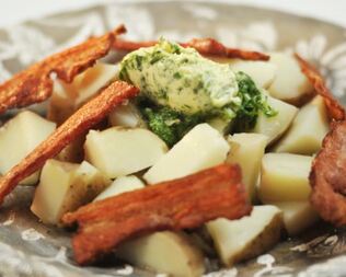 Картофель с ароматным маслом и ветчиной