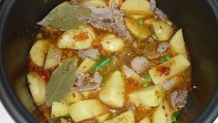 Картофель с овощами в мультиварке