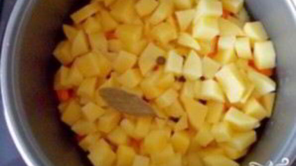 картофель с овощами в мультиварке