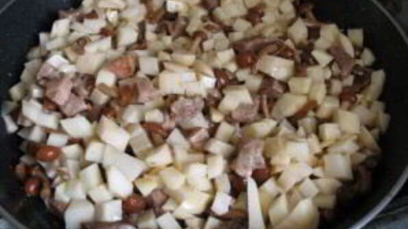 картошка с грибами опятами жареная