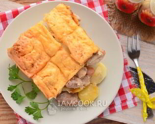 Картошка с курицей, сыром и майонезом в духовке