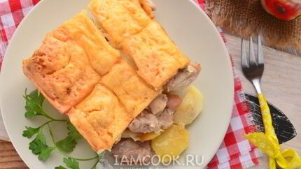 Картошка с курицей, сыром и майонезом в духовке