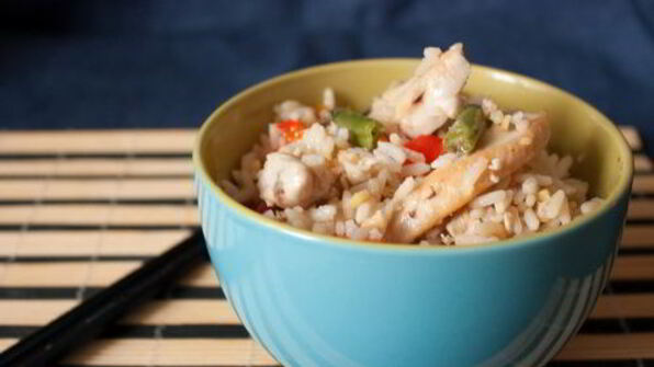 китайский жареный рис с курицей