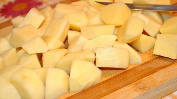 молодой картофель с мясом и овощами