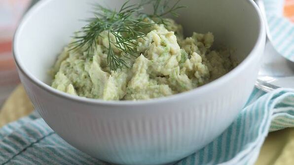 пюре из картофеля и пастернака с кроликом