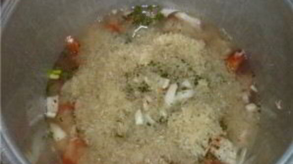 рис с тушенкой в мультиварке