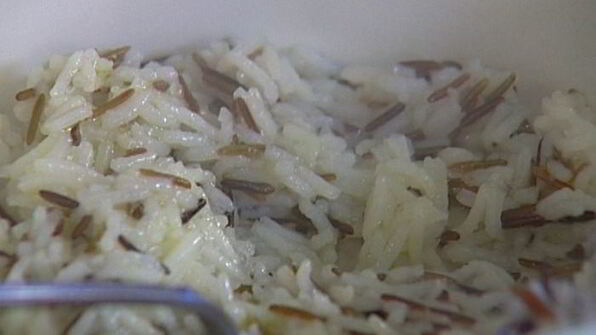 рис с зеленью и орехами