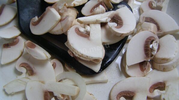 жареная картошка с шампиньонами и луком