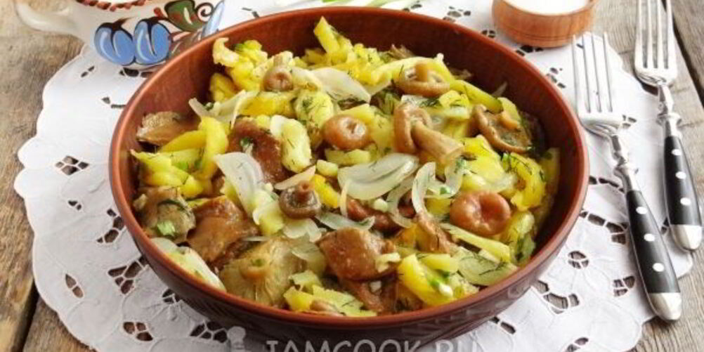 Рецепт жареной картошки с солеными грибами