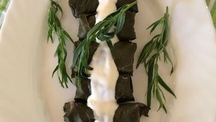 Долма — голубцы в виноградных листьях