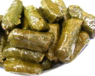 Долма из говядины с соусом мацони