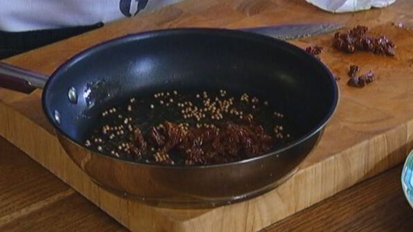 долма с кускусом и вялеными помидорами