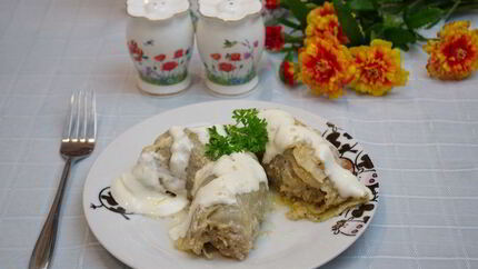 Голубцы под сметанным соусом