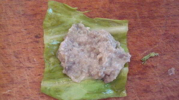 мини-голубцы с вино-вишневым соусом