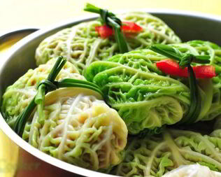 Печеные голубцы из савойской капусты