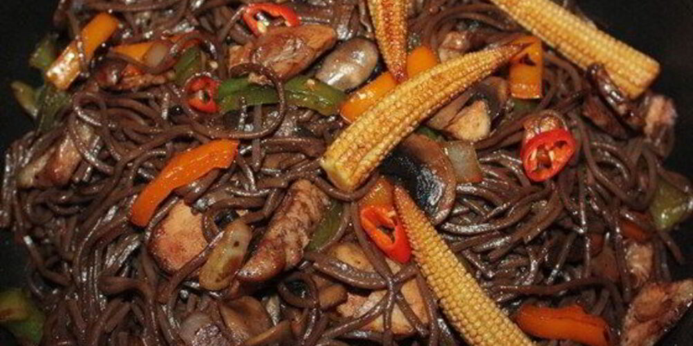 Рецепт гречневой лапши с курицей-терияки