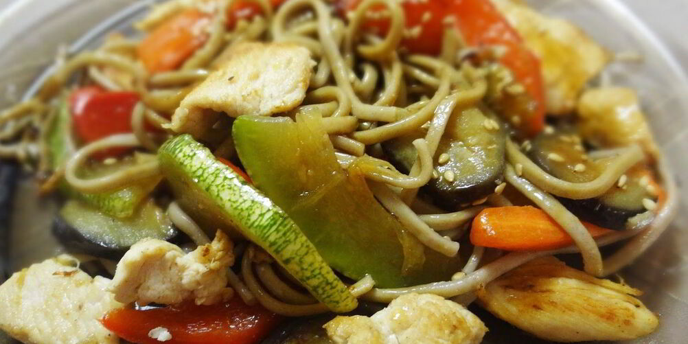 Рецепт гречневой лапши с курицей