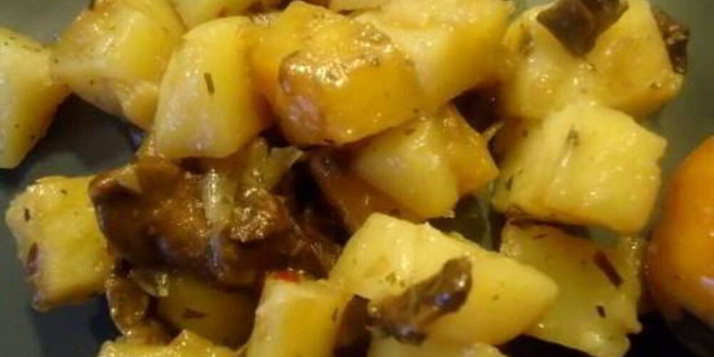 Рецепт белых грибов с картошкой в мультиварке