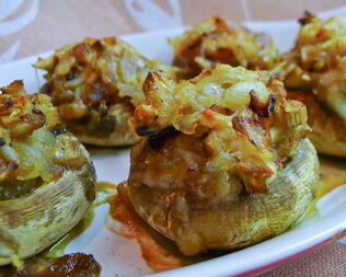 Фаршированные шампиньоны с картошкой и беконом