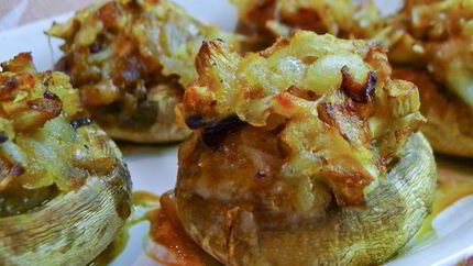 Фаршированные шампиньоны с картошкой и беконом