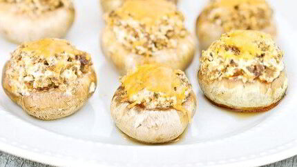 Грибные шляпки, фаршированные сырно-мясной начинкой