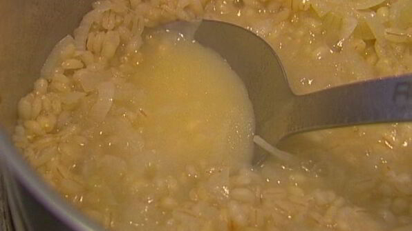 грибы, фаршированные перловкой