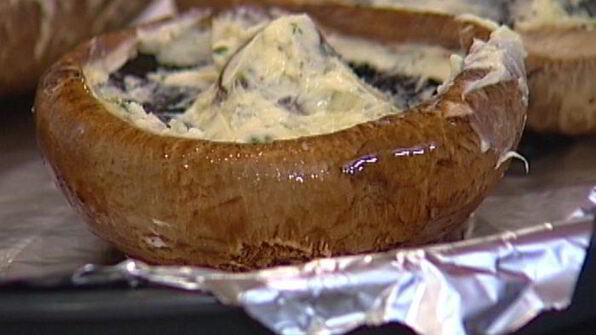 грибы, фаршированные перловкой