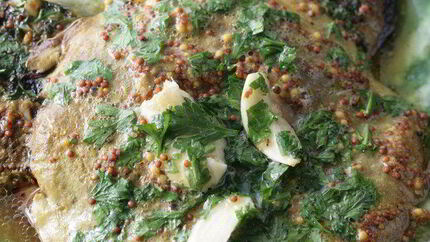 Грибы с горчицей, маслом и петрушкой на гриле