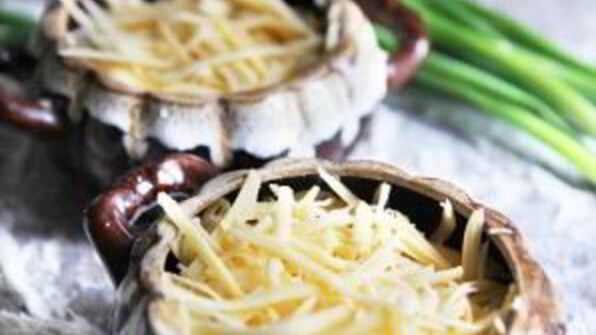 грибы в горшочке со сметаной