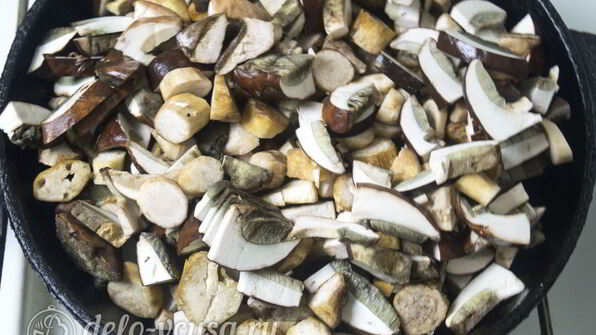 грибы в сметане под сыром