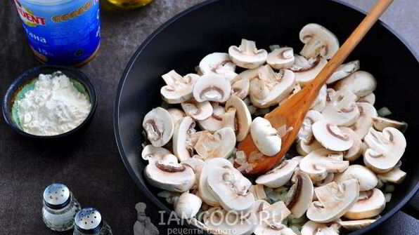 грибы в сметанном соусе