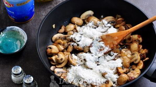 грибы в сметанном соусе