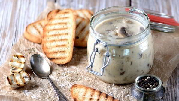 грибы в сметанном соусе