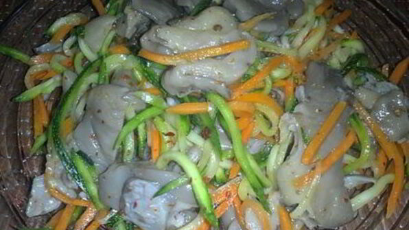 грибы вешенки с овощами по-корейским мотивам