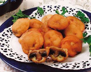 Хрустящие грибы с соусом из трав