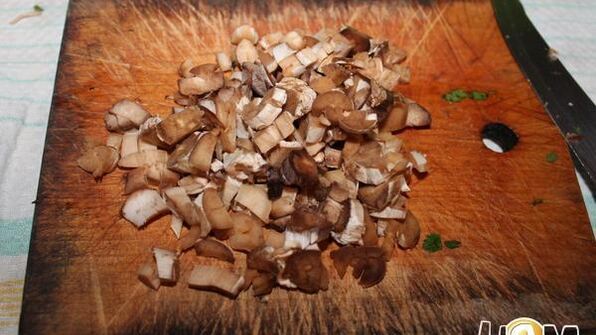 шампиньоны, фаршированные кинзой и брынзой