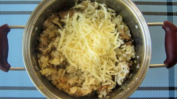 шампиньоны, фаршированные рисом и сыром