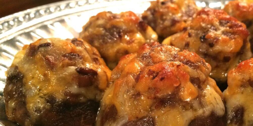 Рецепт шампиньонов с начинкой из бекона и сыра
