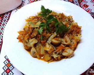 Шампиньоны тушеные с овощами