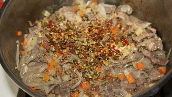 говяжий гуляш с чипетками