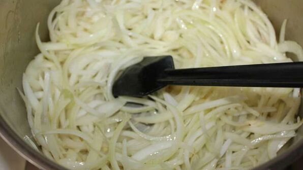 говяжий гуляш с чипетками