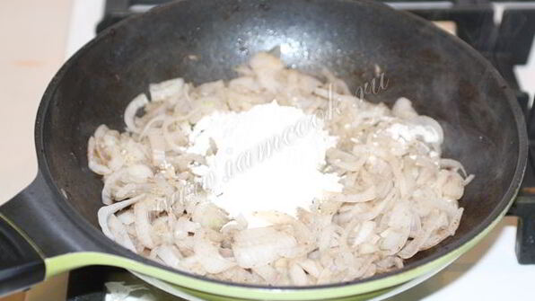 гуляш из говядины с подливкой