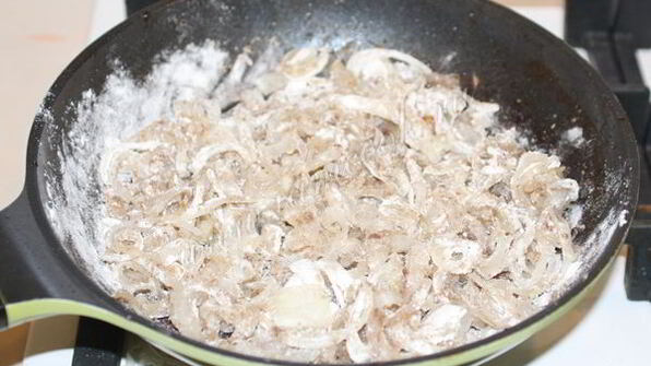 гуляш из говядины с подливкой