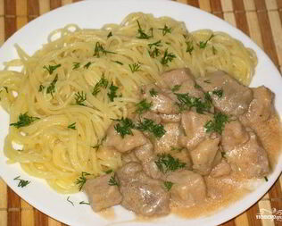 Гуляш из говядины со сливками