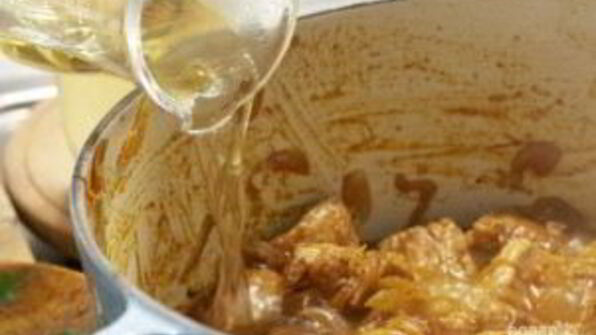 гуляш из индейки с подливкой